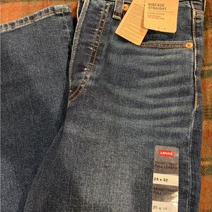 Levi’s Ribcage jeans 25” by 32” NWT